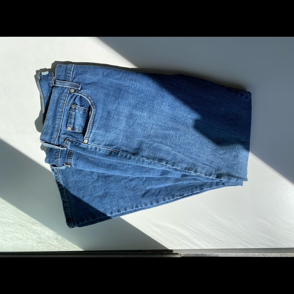Small E red tag Levi’s, straight cut 99% cotton- biodegradable